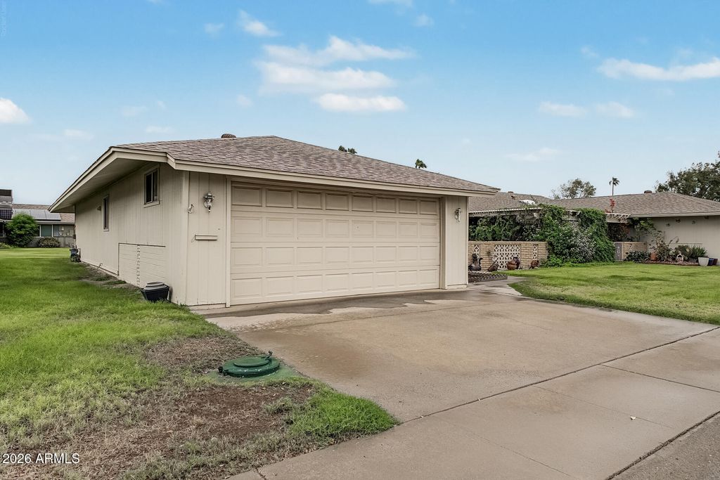 10208 W KINGSWOOD Circle, Sun City, AZ 85351 — photo 2