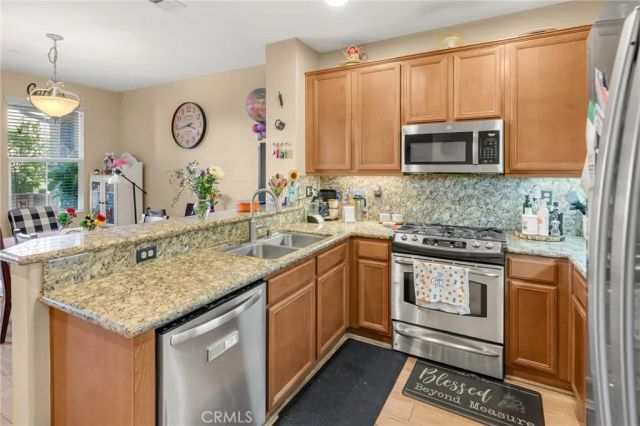 1082 Venice, Upland, CA 91786