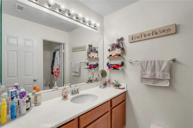 1082 Venice, Upland, CA 91786