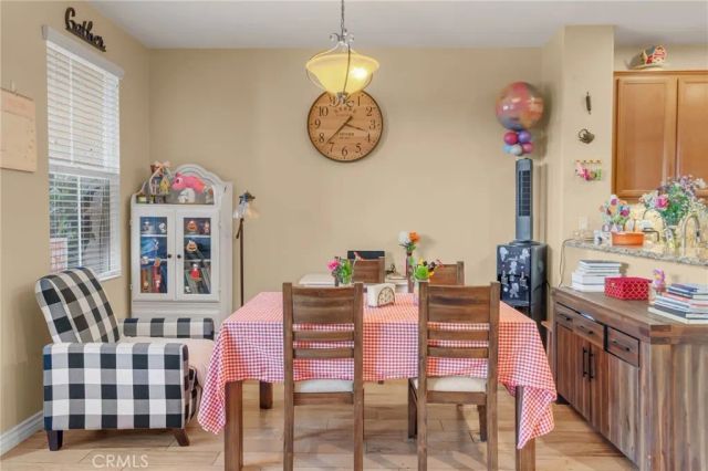 1082 Venice, Upland, CA 91786