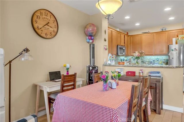 1082 Venice, Upland, CA 91786