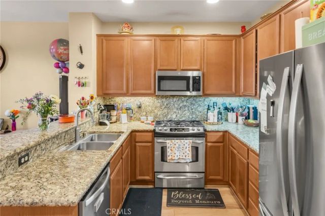 1082 Venice, Upland, CA 91786