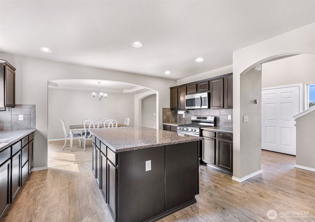 930 Cove View Circle, Oak Harbor, WA 98277