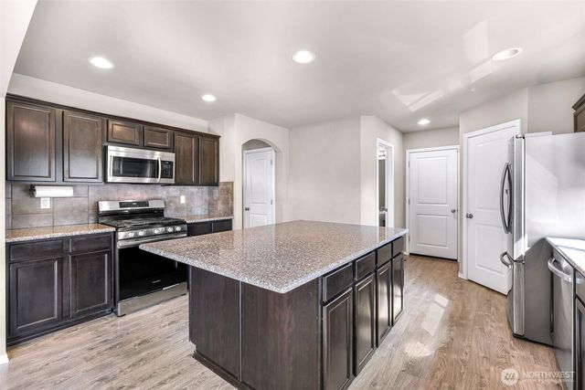 930 Cove View Circle, Oak Harbor, WA 98277