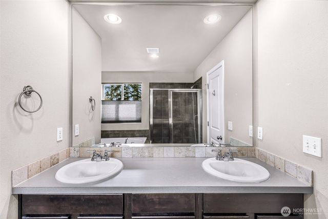 930 Cove View Circle, Oak Harbor, WA 98277