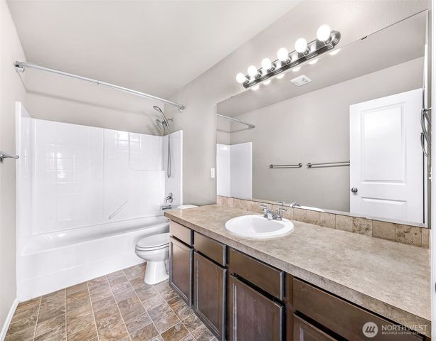 930 Cove View Circle, Oak Harbor, WA 98277