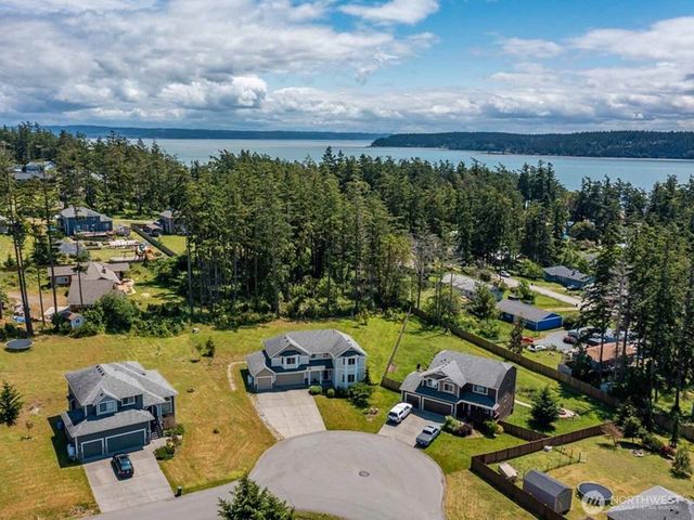 930 Cove View Circle, Oak Harbor, WA 98277
