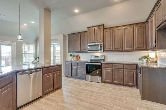 533 Lela Circle, Keene, TX 76059