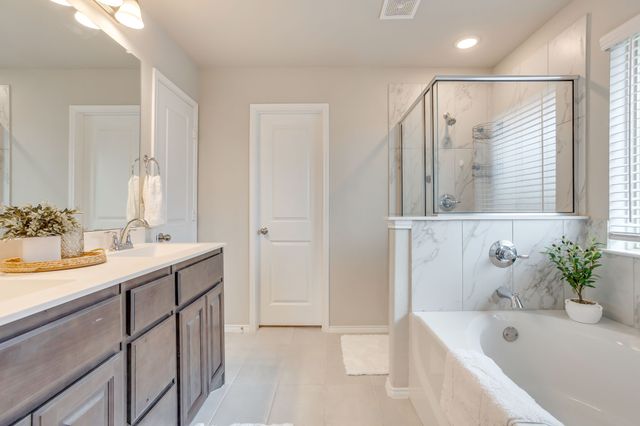 533 Lela Circle, Keene, TX 76059