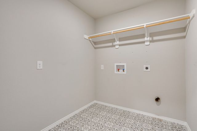 533 Lela Circle, Keene, TX 76059