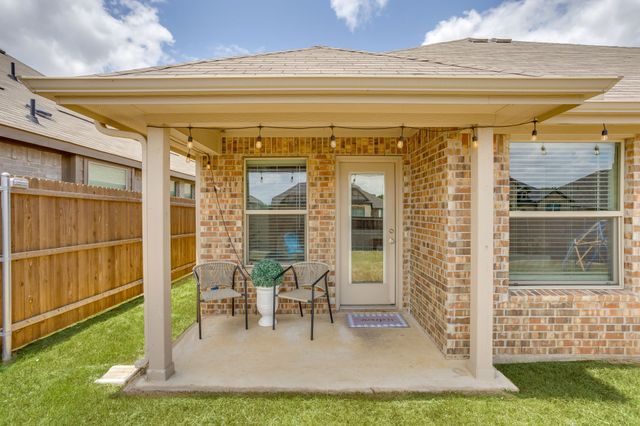 533 Lela Circle, Keene, TX 76059
