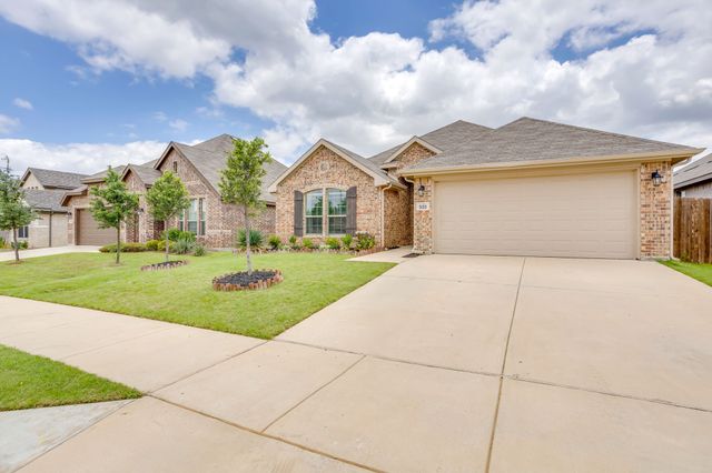 533 Lela Circle, Keene, TX 76059