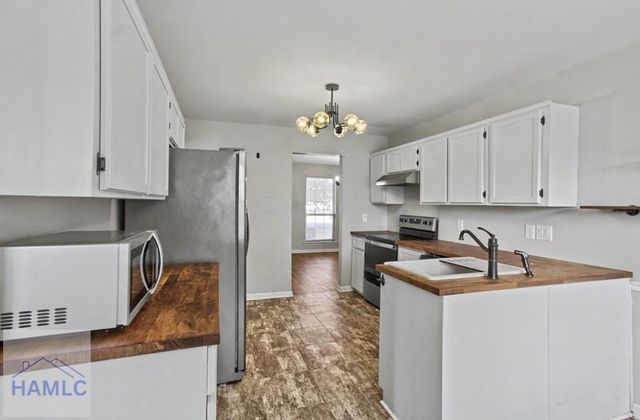 404 Clairemore Court, Hinesville, GA 31313