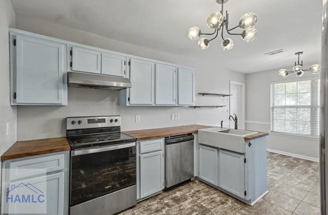 404 Clairemore Court, Hinesville, GA 31313