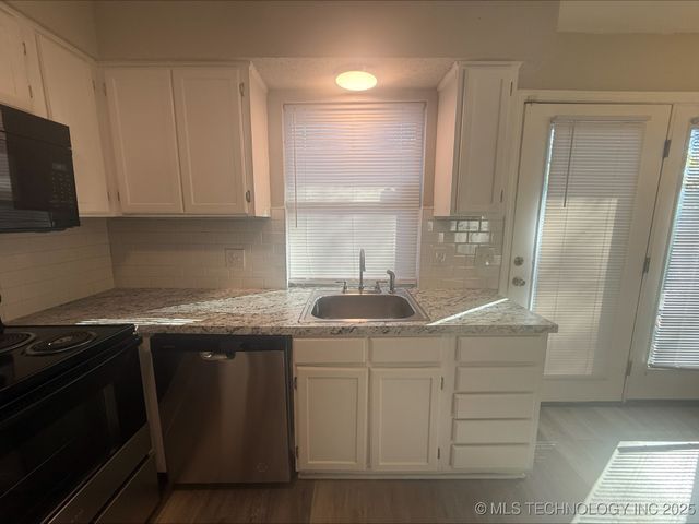 5303 E 32nd Place A, Tulsa, OK 74135