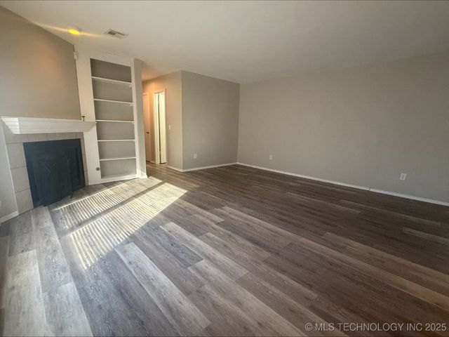 5303 E 32nd Place A, Tulsa, OK 74135