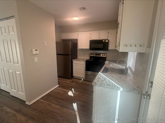 5303 E 32nd Place A, Tulsa, OK 74135