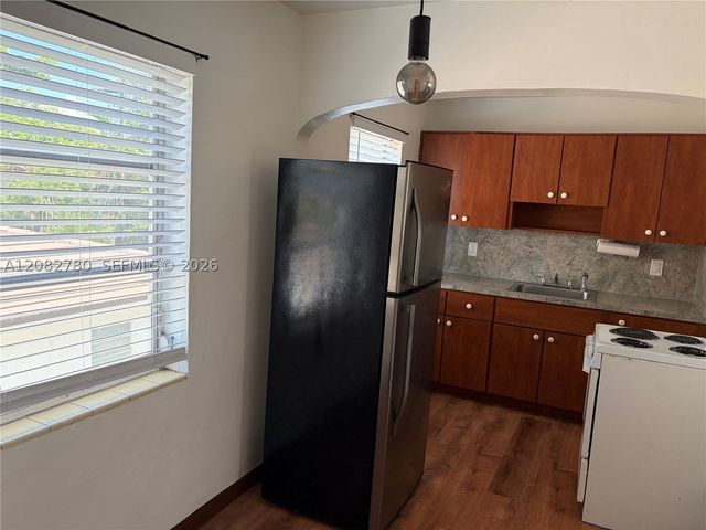 16 Santillane Ave 4, Coral Gables, FL 33134