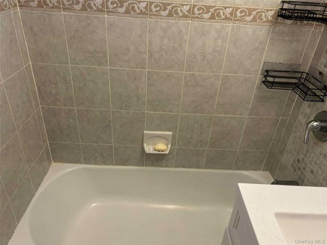 1425 Thieriot Avenue 1J, Bronx, NY 10460