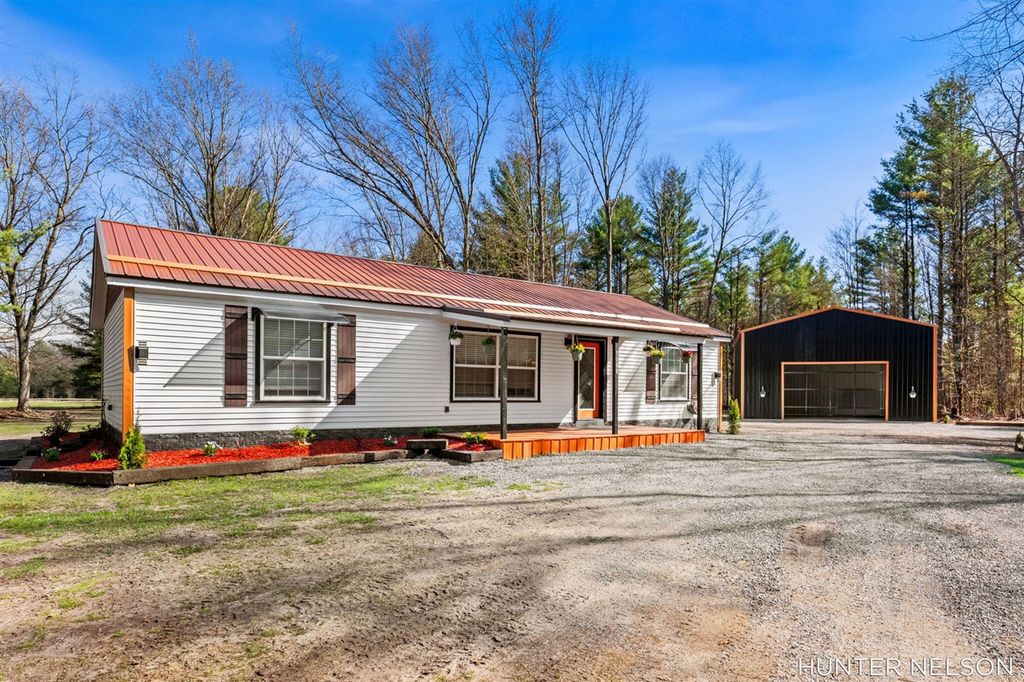 3088 Central Road, Muskegon, MI 49445