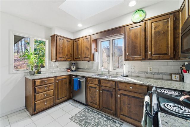 48 Commodore Drive, Salem, SC 29676