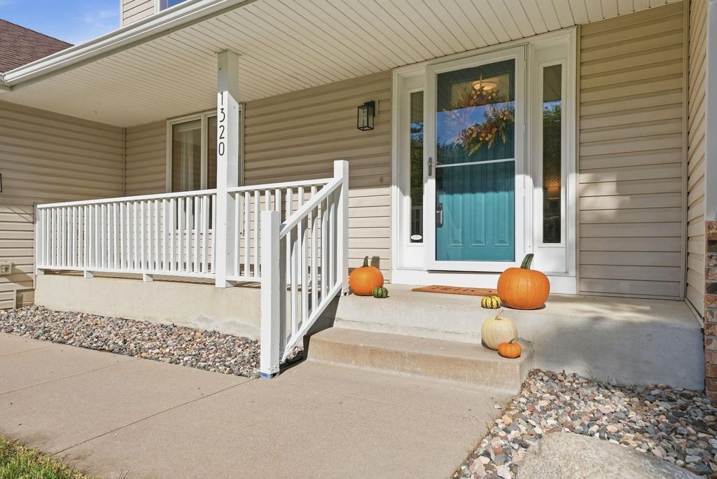 1320 Wildflower Lane, Chaska, MN 55318 — photo 3
