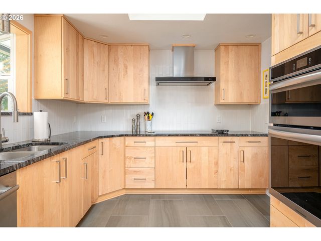 286 Nw LINNEMAN Ave, Gresham, OR 97030