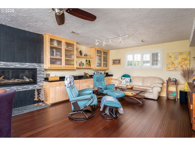 286 Nw LINNEMAN Ave, Gresham, OR 97030