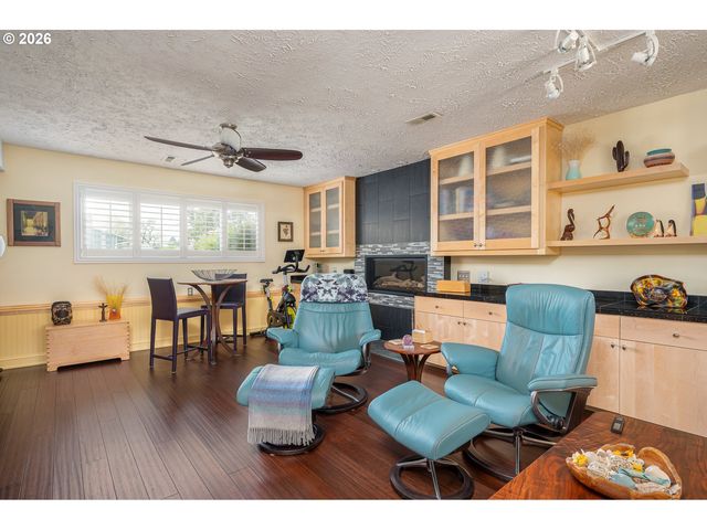 286 Nw LINNEMAN Ave, Gresham, OR 97030