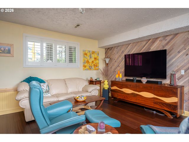 286 Nw LINNEMAN Ave, Gresham, OR 97030