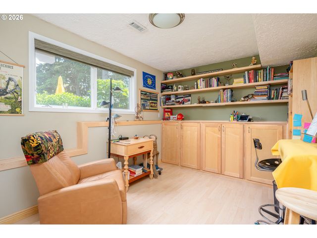286 Nw LINNEMAN Ave, Gresham, OR 97030
