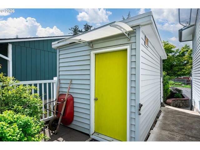 286 Nw LINNEMAN Ave, Gresham, OR 97030