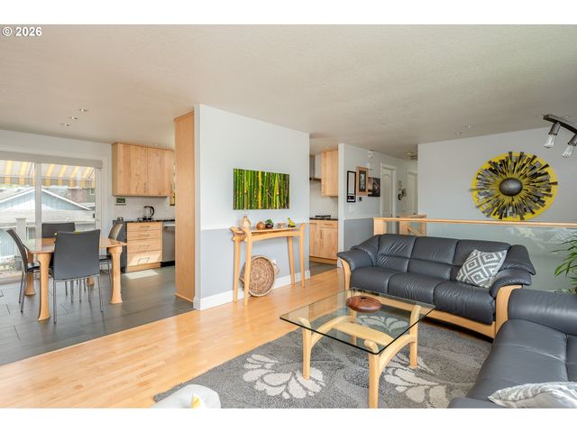 286 Nw LINNEMAN Ave, Gresham, OR 97030