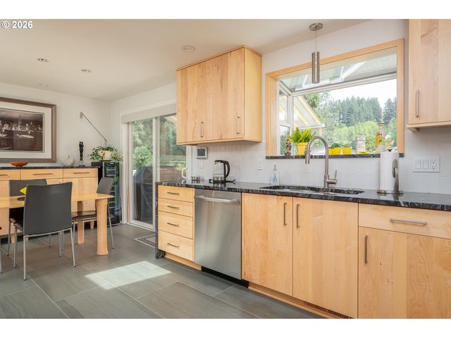 286 Nw LINNEMAN Ave, Gresham, OR 97030