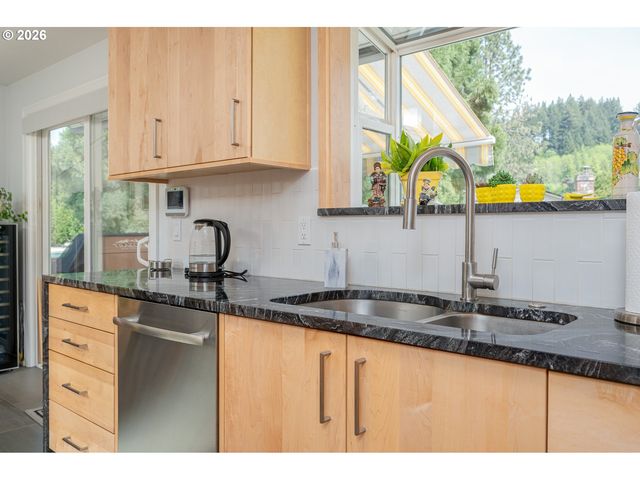 286 Nw LINNEMAN Ave, Gresham, OR 97030
