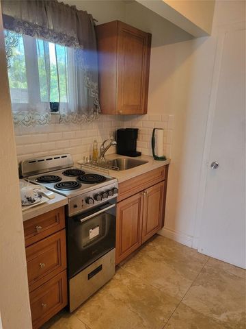 43A SE 15th Street, Dania Beach, FL 33004