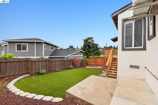 3447 Seven Hills Rd, Castro Valley, CA 94546