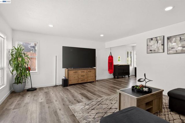3447 Seven Hills Rd, Castro Valley, CA 94546