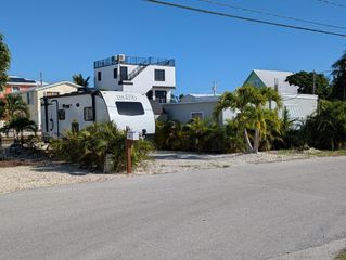 31515 Avenue E, Big Pine Key, FL 33043