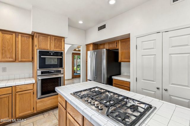 5560 E Miles Circle, Tucson, AZ 85712