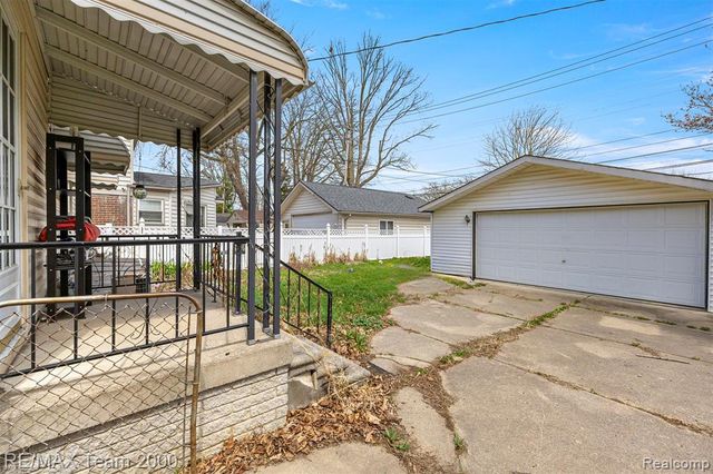 3337 Edgewood Street, Dearborn, MI 48124