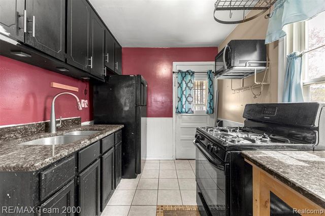 3337 Edgewood Street, Dearborn, MI 48124