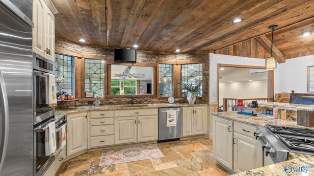 3424 Creek Path Road, Guntersville, AL 35976