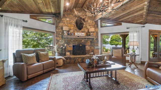 3424 Creek Path Road, Guntersville, AL 35976