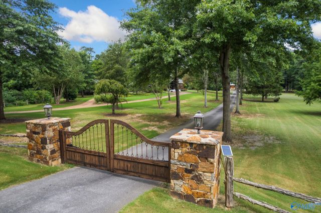 3424 Creek Path Road, Guntersville, AL 35976