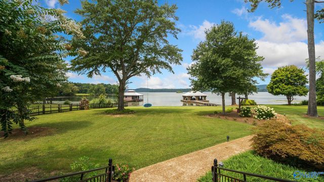 3424 Creek Path Road, Guntersville, AL 35976