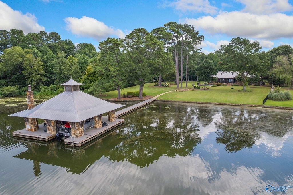 3424 Creek Path Road, Guntersville, AL 35976