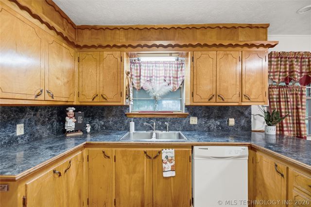 119 W Ross Street, Locust Grove, OK 74352