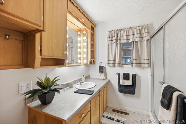 119 W Ross Street, Locust Grove, OK 74352