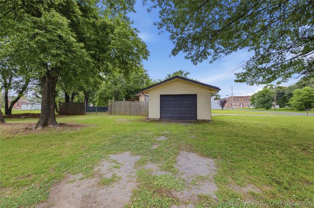 119 W Ross Street, Locust Grove, OK 74352